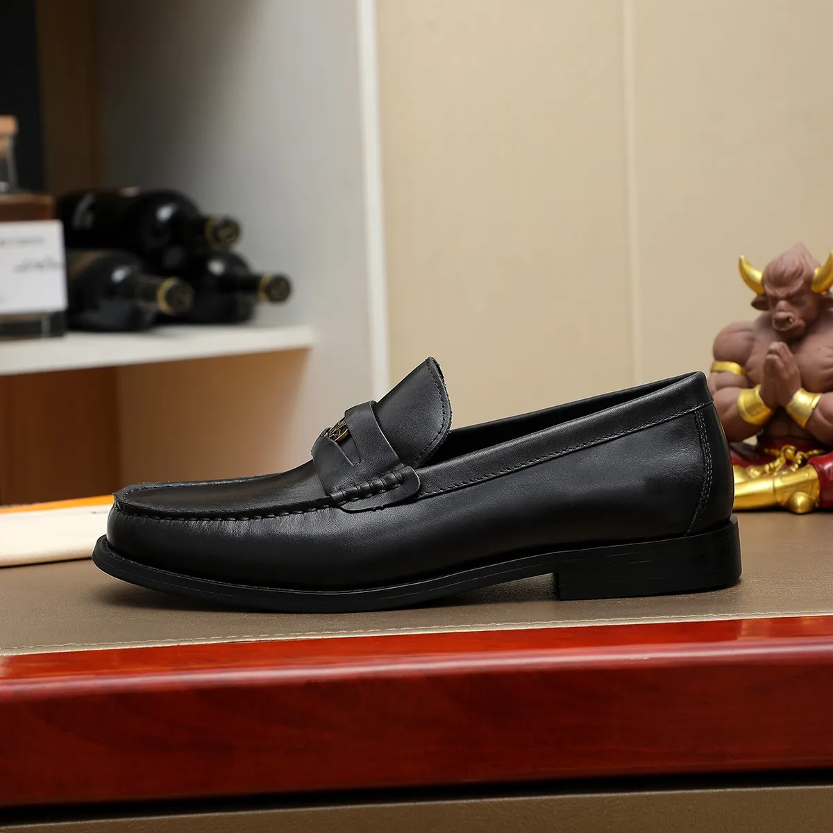 Men's shoes 460 💰 Louis Vuitton LV ® 🆕 model 🔛 full shoe counter, first layer cowhide, 🐂leather lining casual shoes for men, super soft outsole, a must-have for driving. Synchronized with the counter, original first layer cowhide, completely 1:1 mold customization 🌹 top version, color optional! Number: 38-44 (45.46 customized)